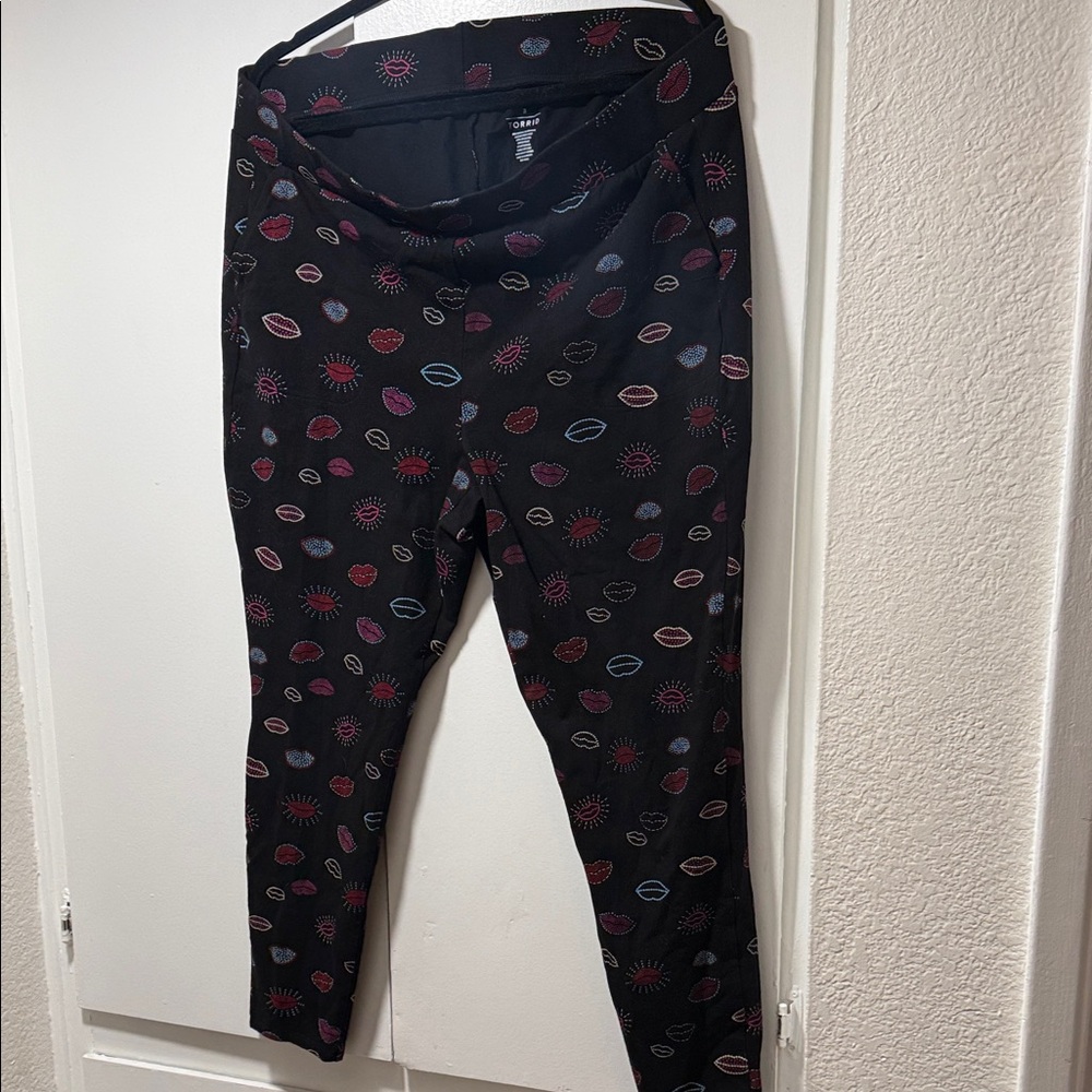 Torrid Black Leggings with Vibrant Pattern